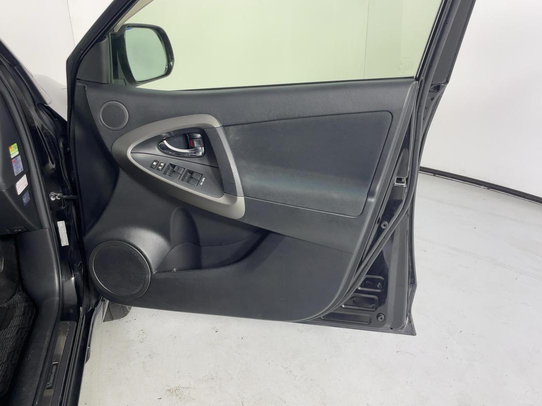 Photo '15' of Toyota Vanguard