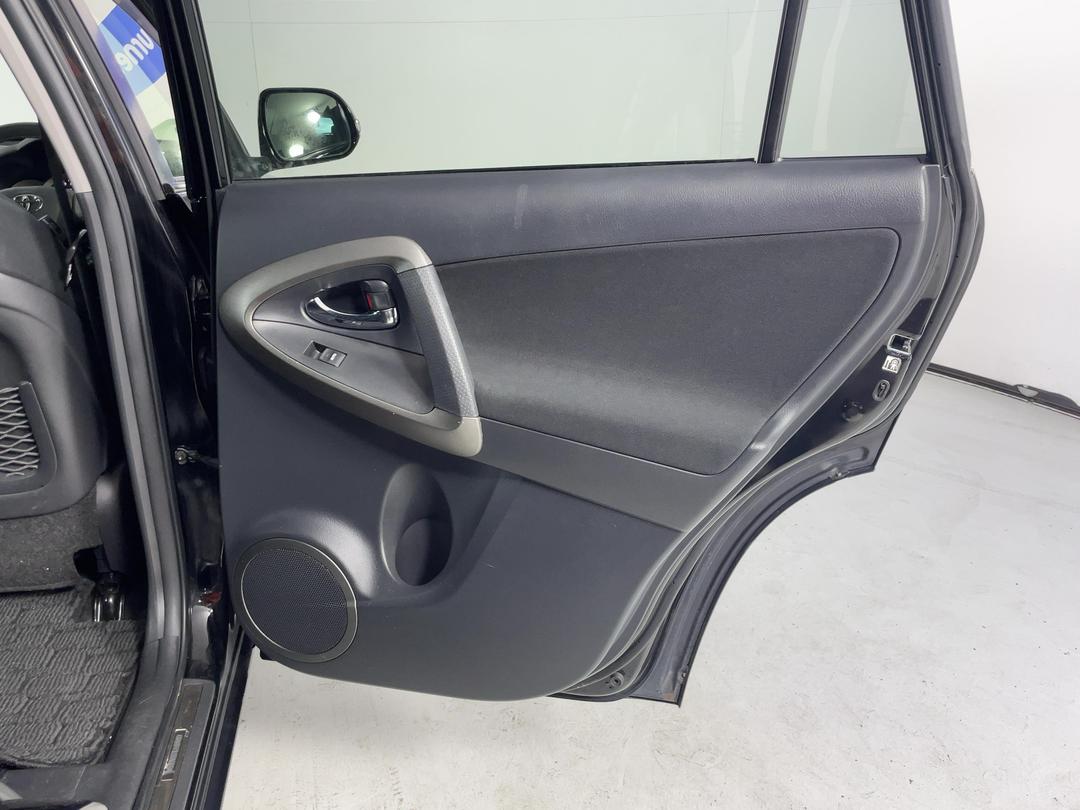 Photo '19' of Toyota Vanguard