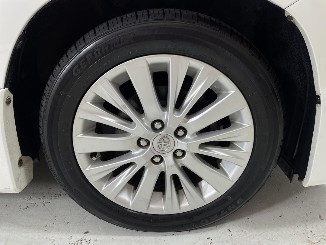 Photo '9' of Toyota Vellfire