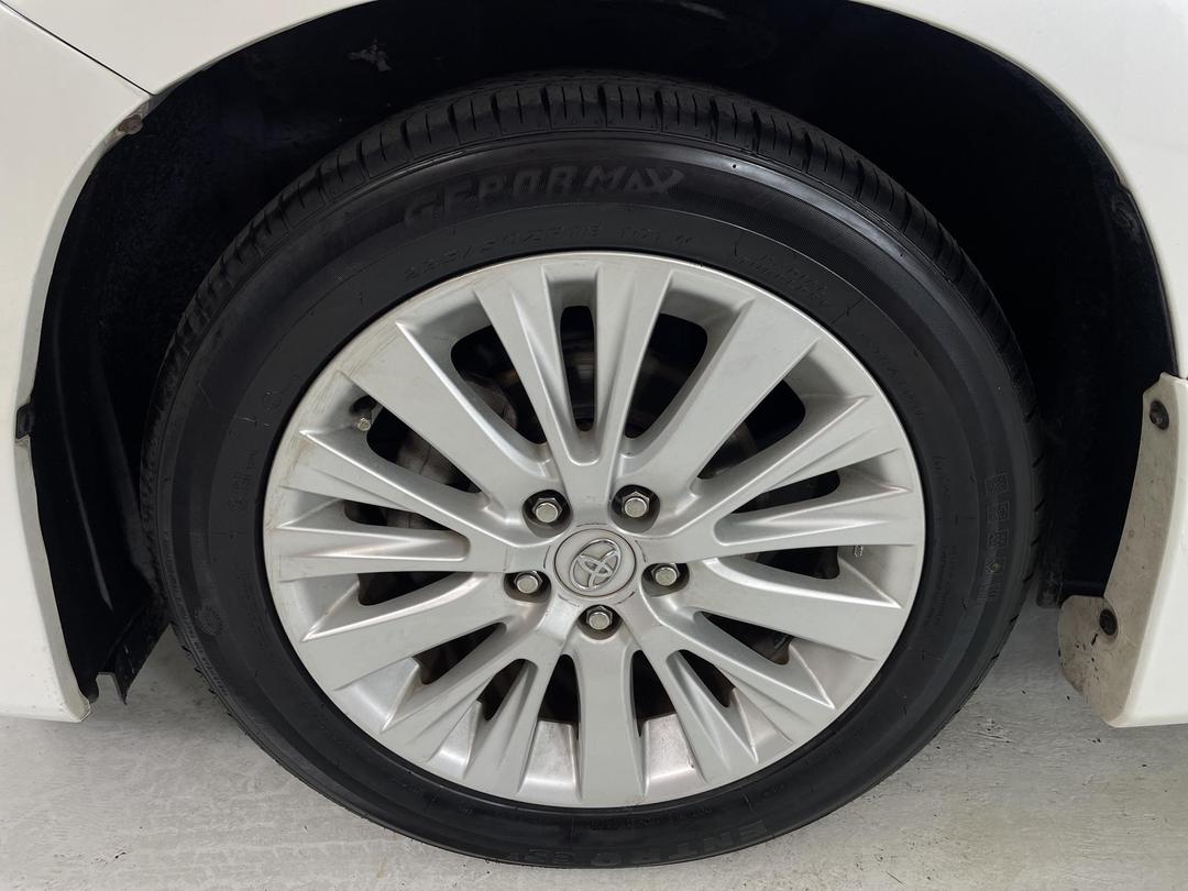 Photo '10' of Toyota Vellfire