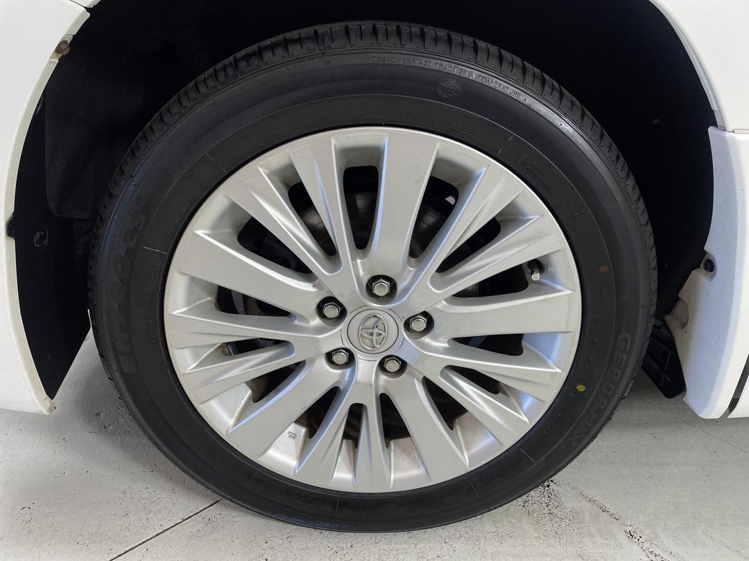 Photo '12' of Toyota Vellfire