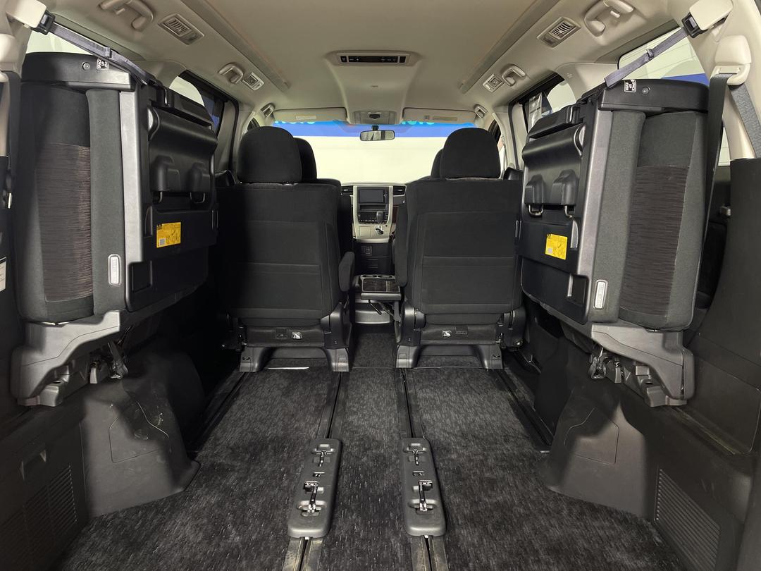 Photo '14' of Toyota Vellfire