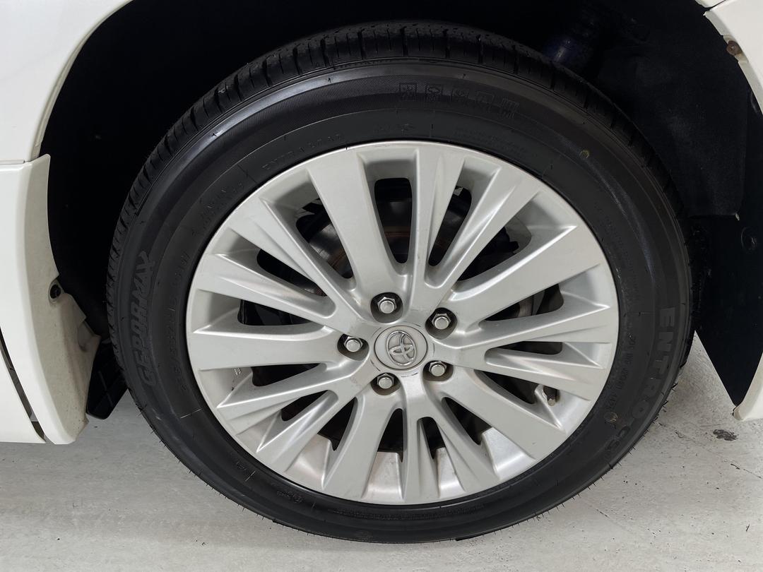 Photo '11' of Toyota Vellfire