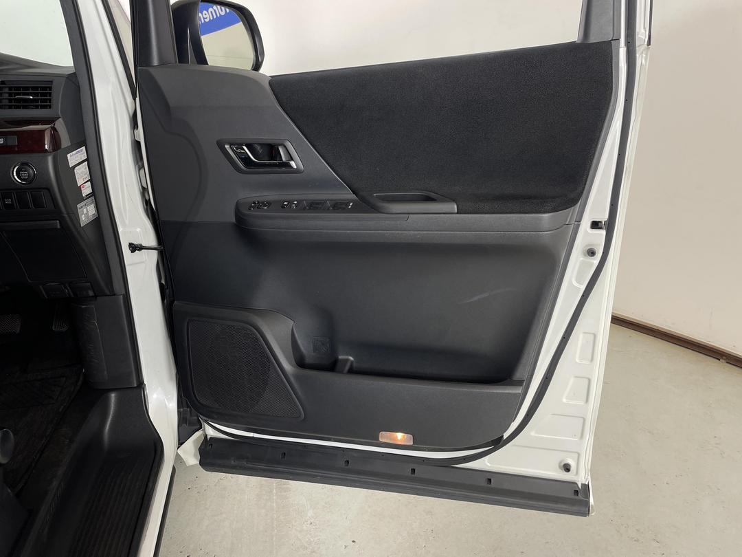 Photo '15' of Toyota Vellfire