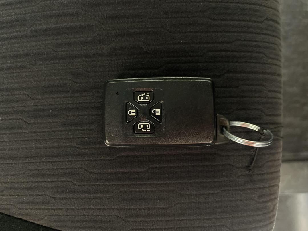 Photo '22' of Toyota Vellfire