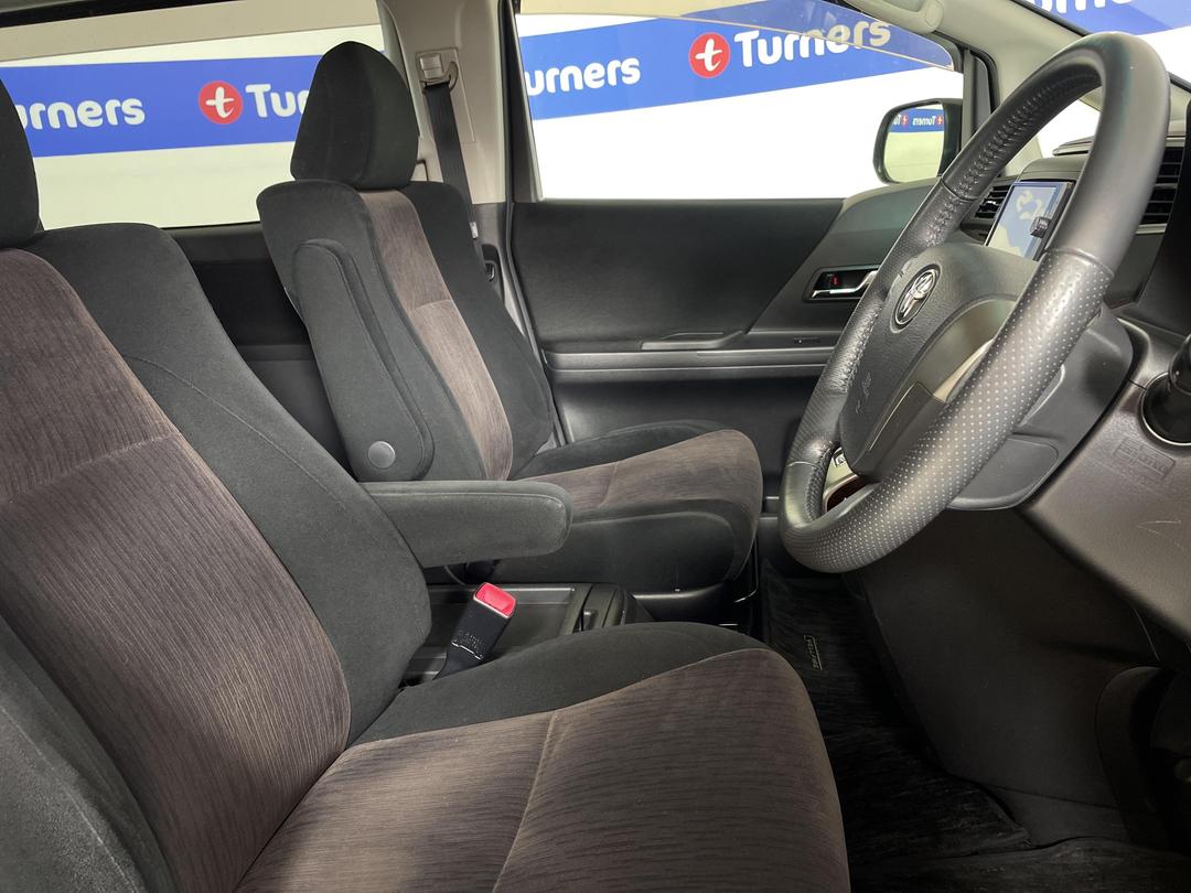 Photo '16' of Toyota Vellfire