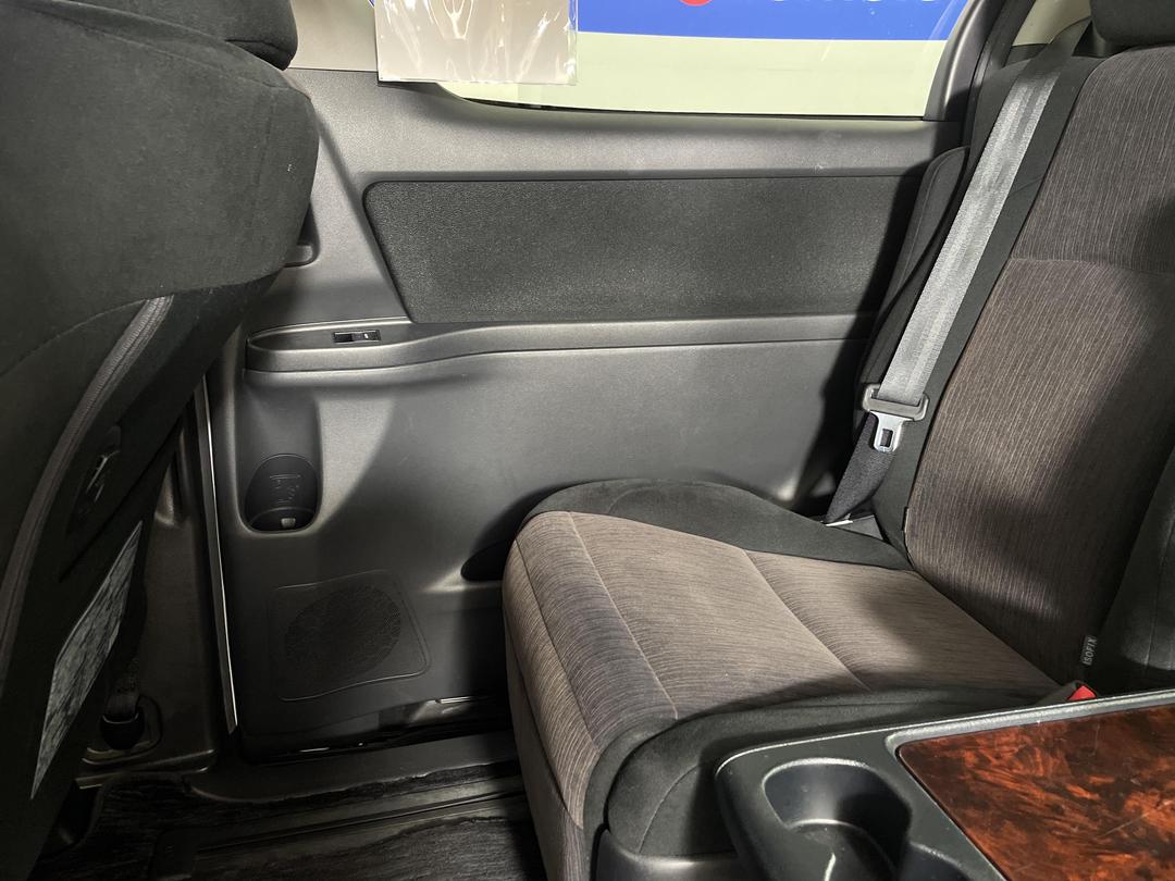 Photo '19' of Toyota Vellfire