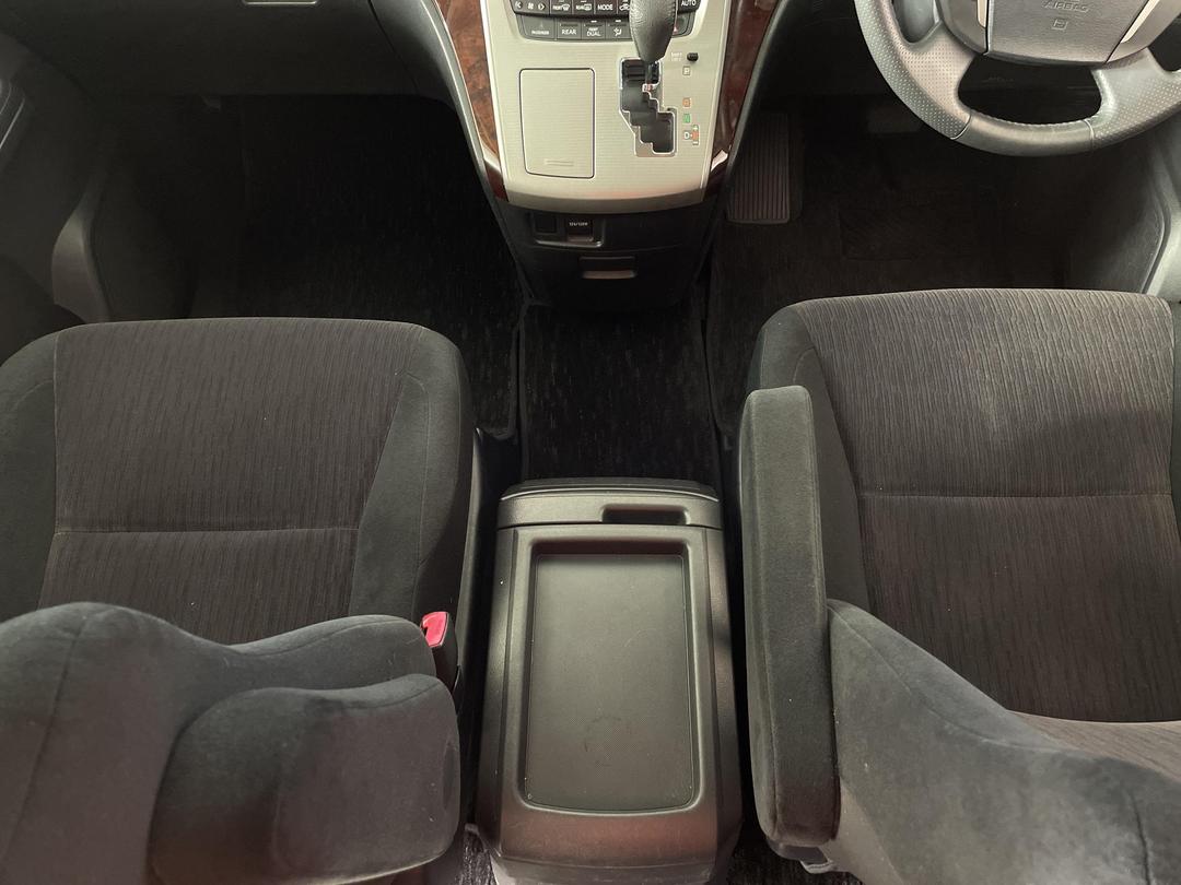 Photo '18' of Toyota Vellfire