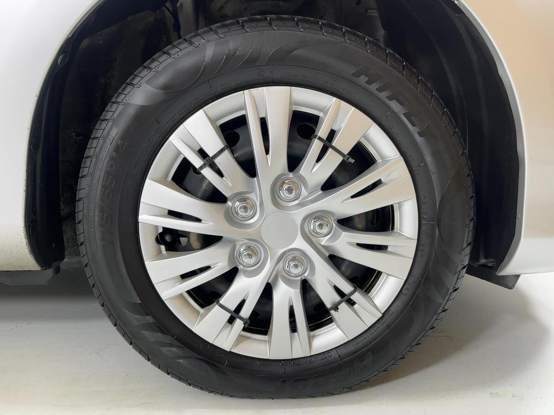 Photo '9' of Toyota Vitz