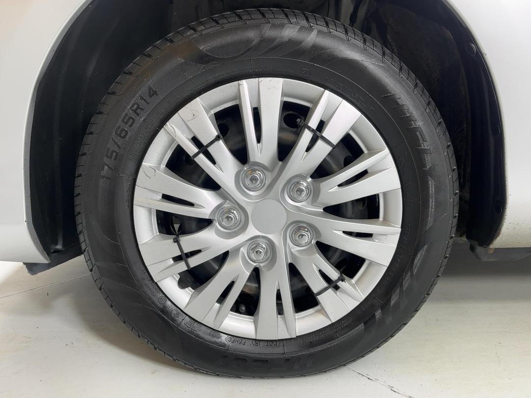 Photo '10' of Toyota Vitz