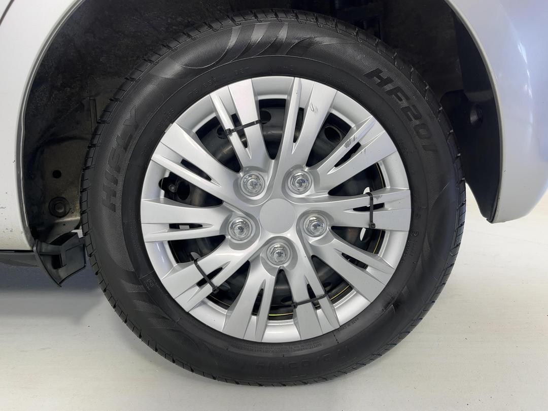 Photo '11' of Toyota Vitz