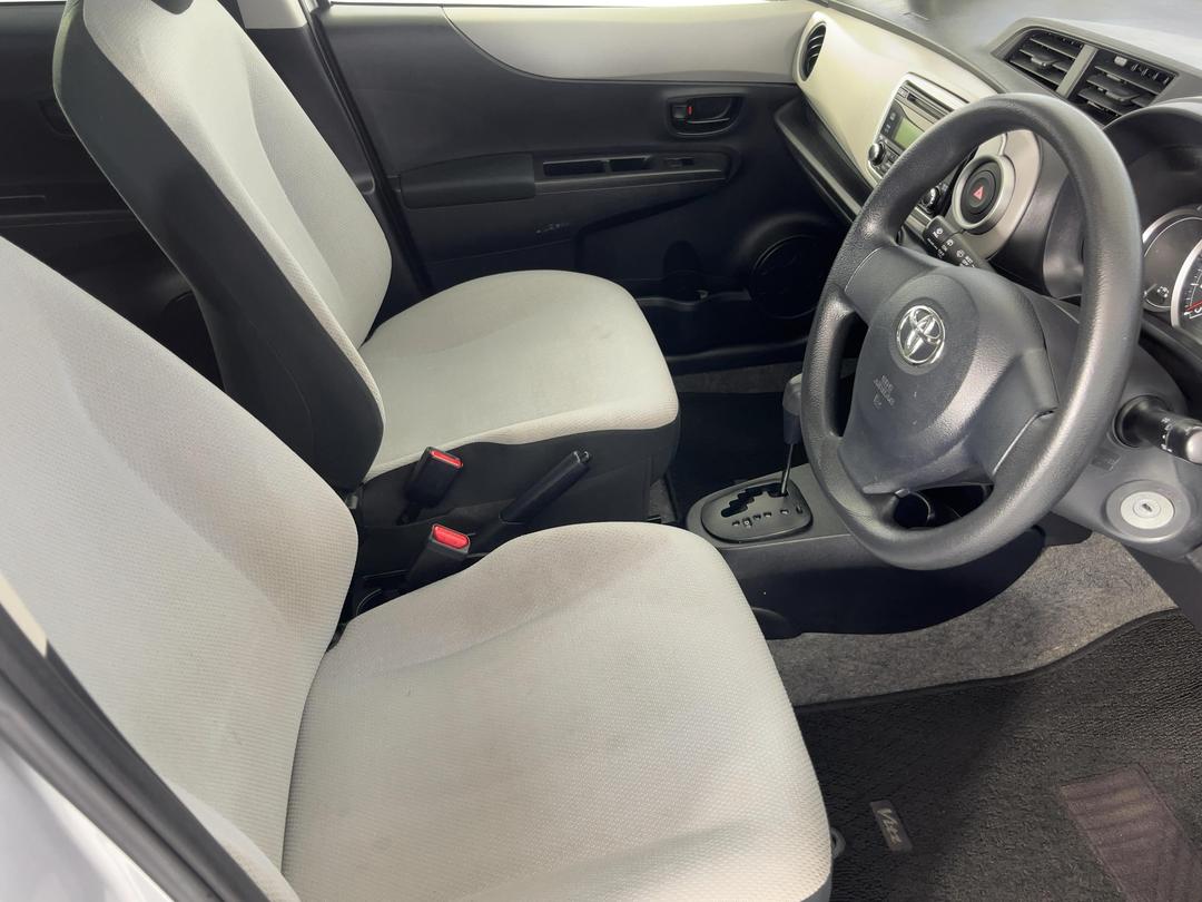 Photo '16' of Toyota Vitz