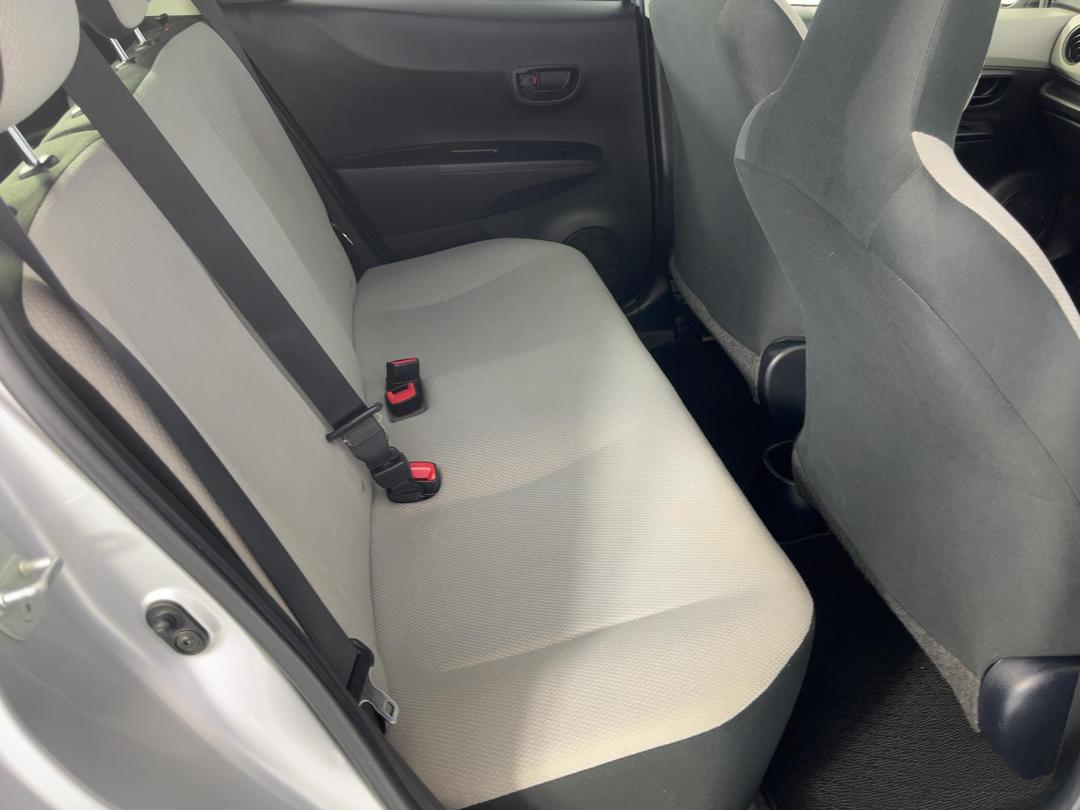 Photo '20' of Toyota Vitz