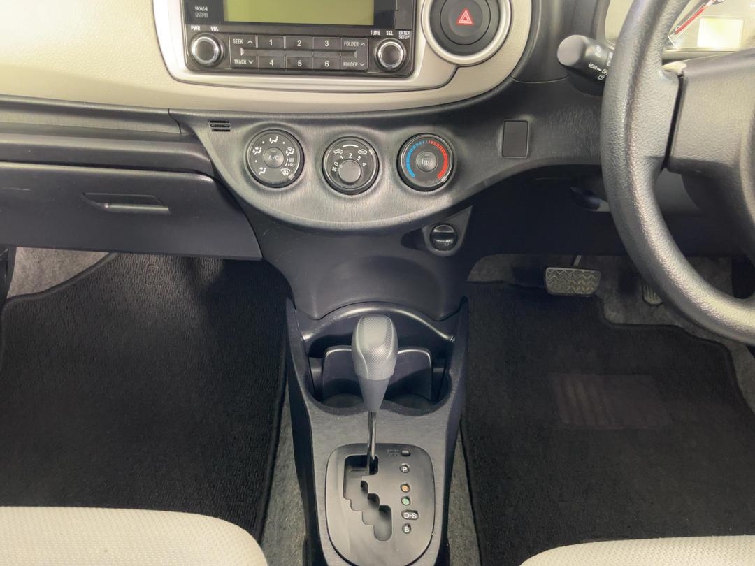 Photo '18' of Toyota Vitz