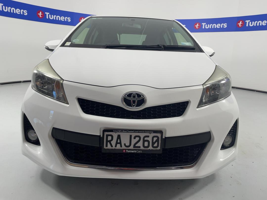 Photo '2' of Toyota Vitz