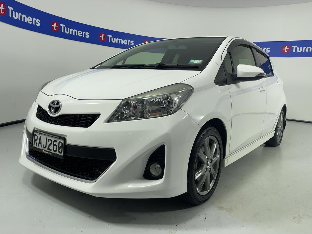 Photo '4' of Toyota Vitz
