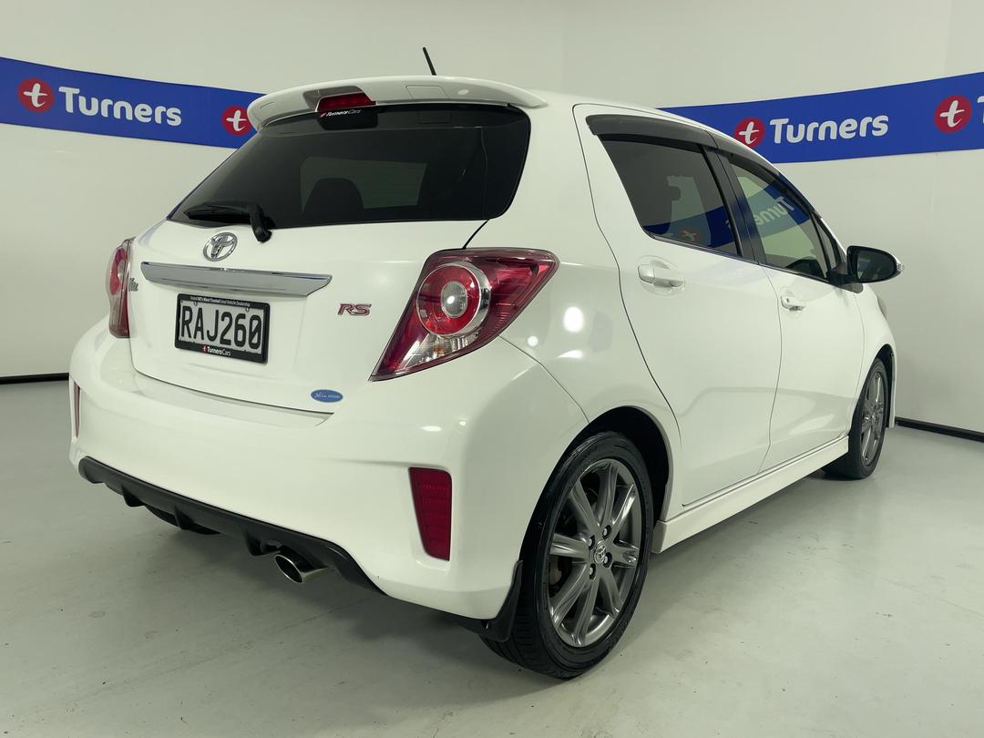 Photo '7' of Toyota Vitz