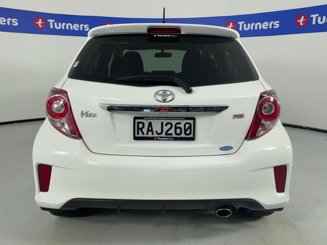 Photo '6' of Toyota Vitz