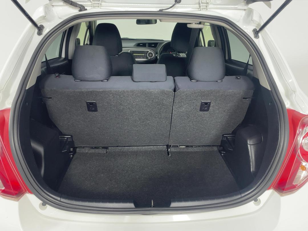 Photo '14' of Toyota Vitz