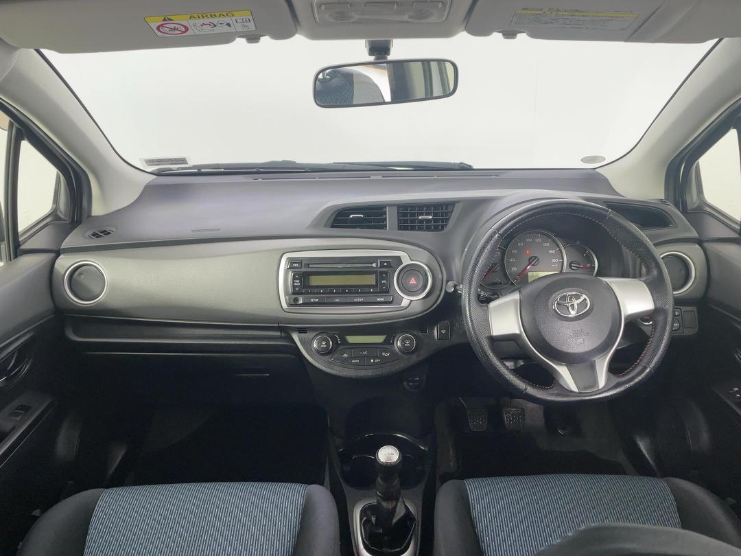 Photo '17' of Toyota Vitz