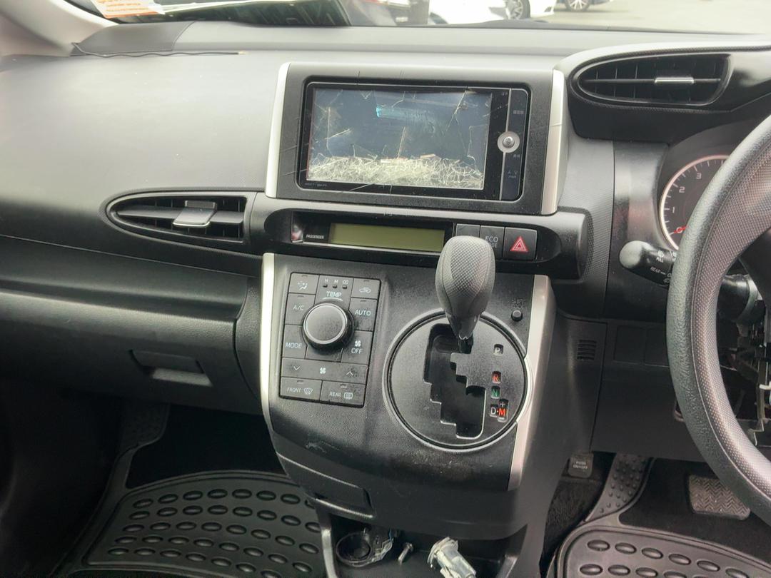 Photo '11' of Toyota Wish Photo '11' of Toyota Wish