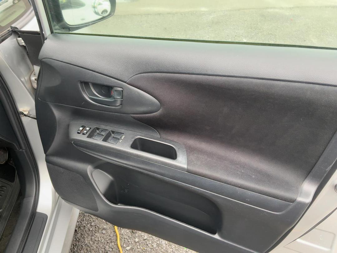 Photo '15' of Toyota Wish Photo '15' of Toyota Wish