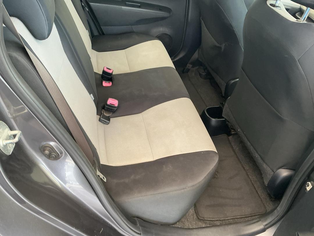 Photo '6' of Toyota Yaris YR