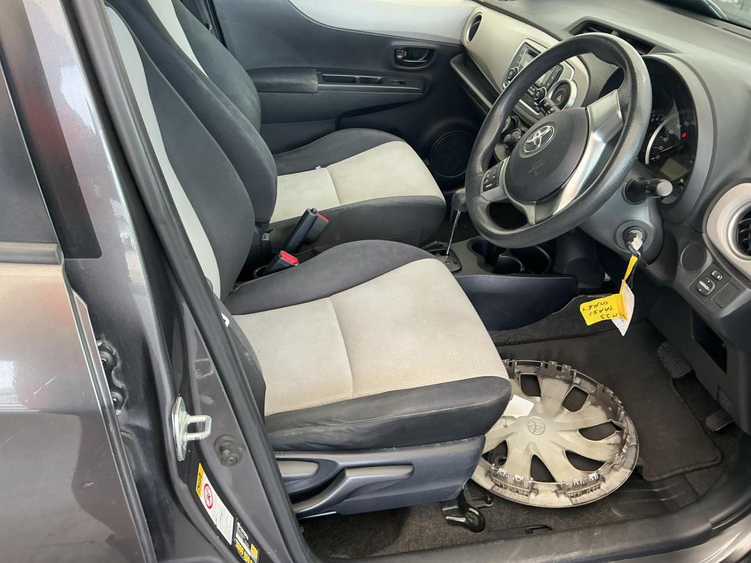 Photo '7' of Toyota Yaris YR