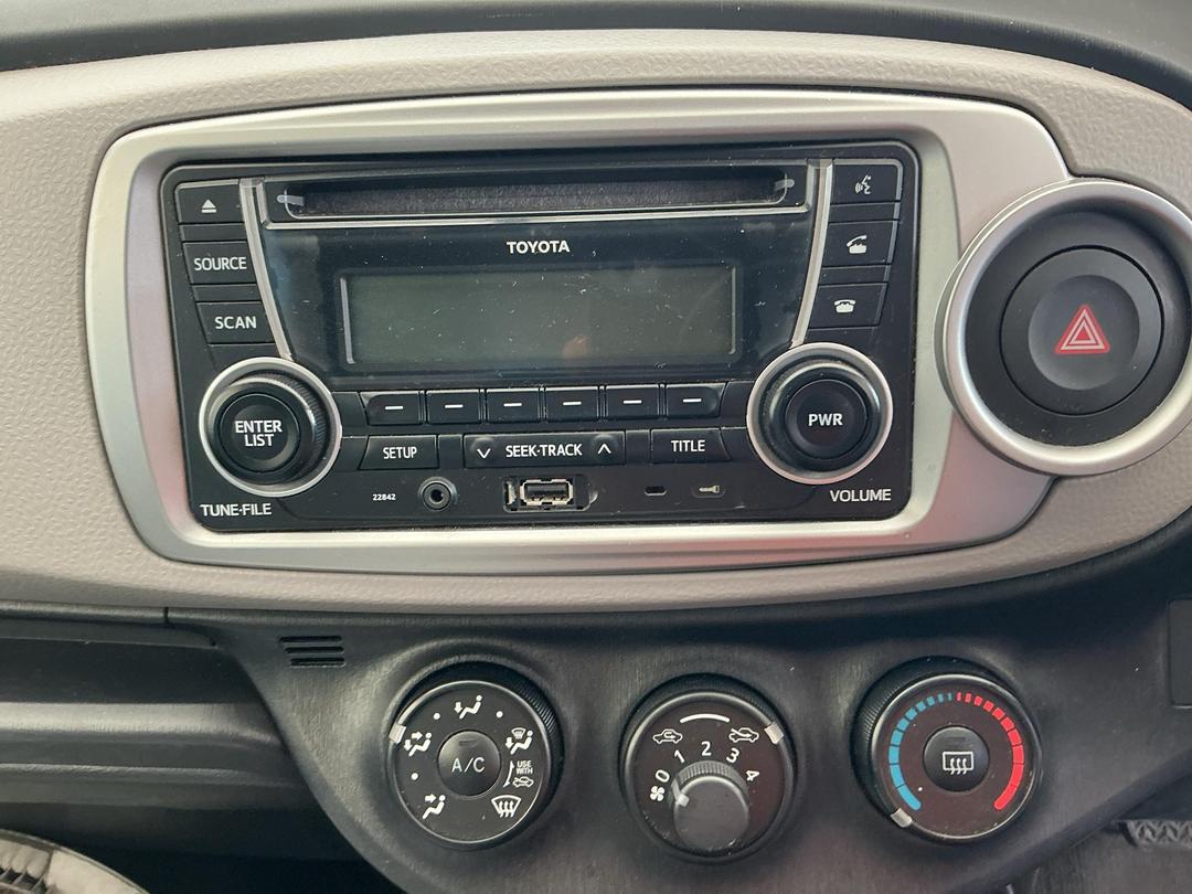 Photo '10' of Toyota Yaris YR