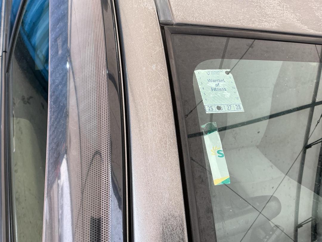 Photo '12' of Toyota Yaris YR