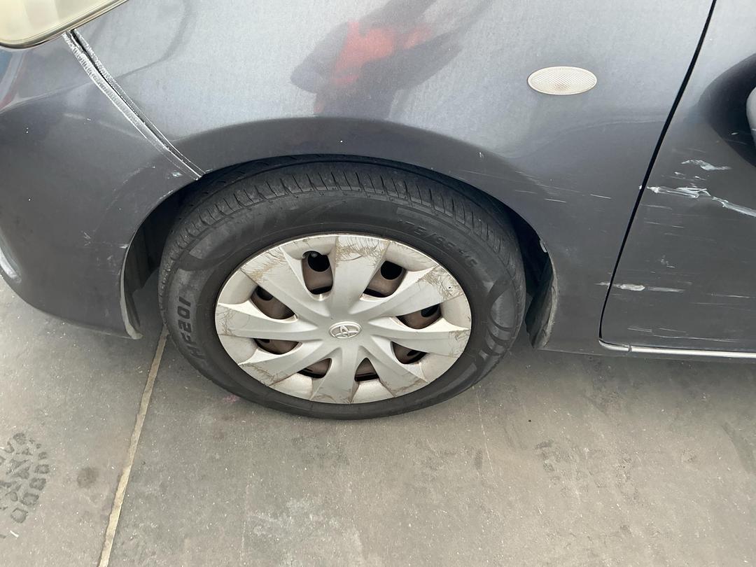 Photo '15' of Toyota Yaris YR