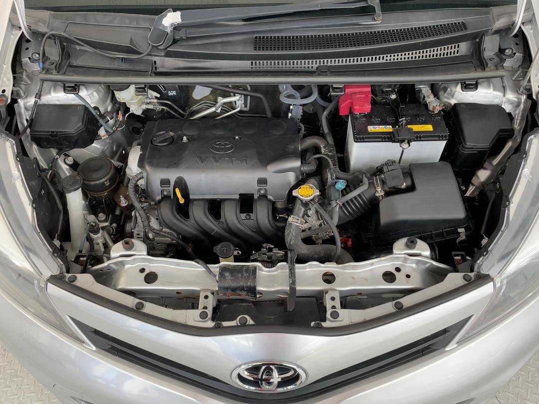 Photo '13' of Toyota Yaris