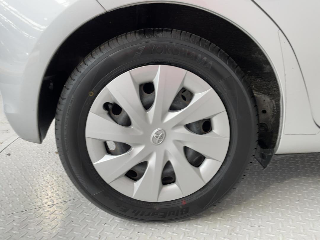 Photo '12' of Toyota Yaris