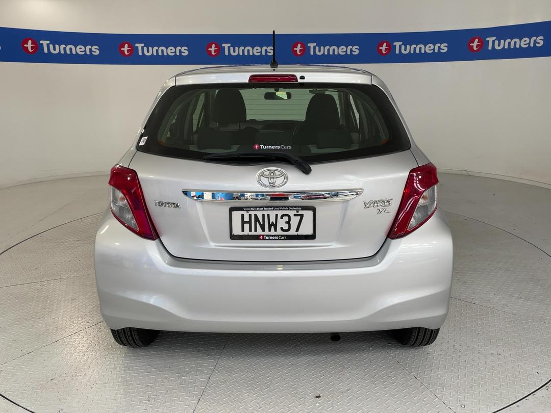 Photo '6' of Toyota Yaris