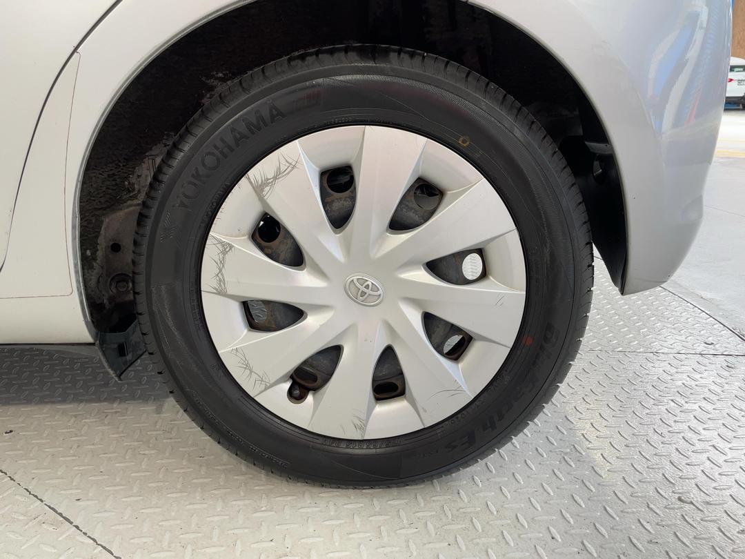 Photo '11' of Toyota Yaris
