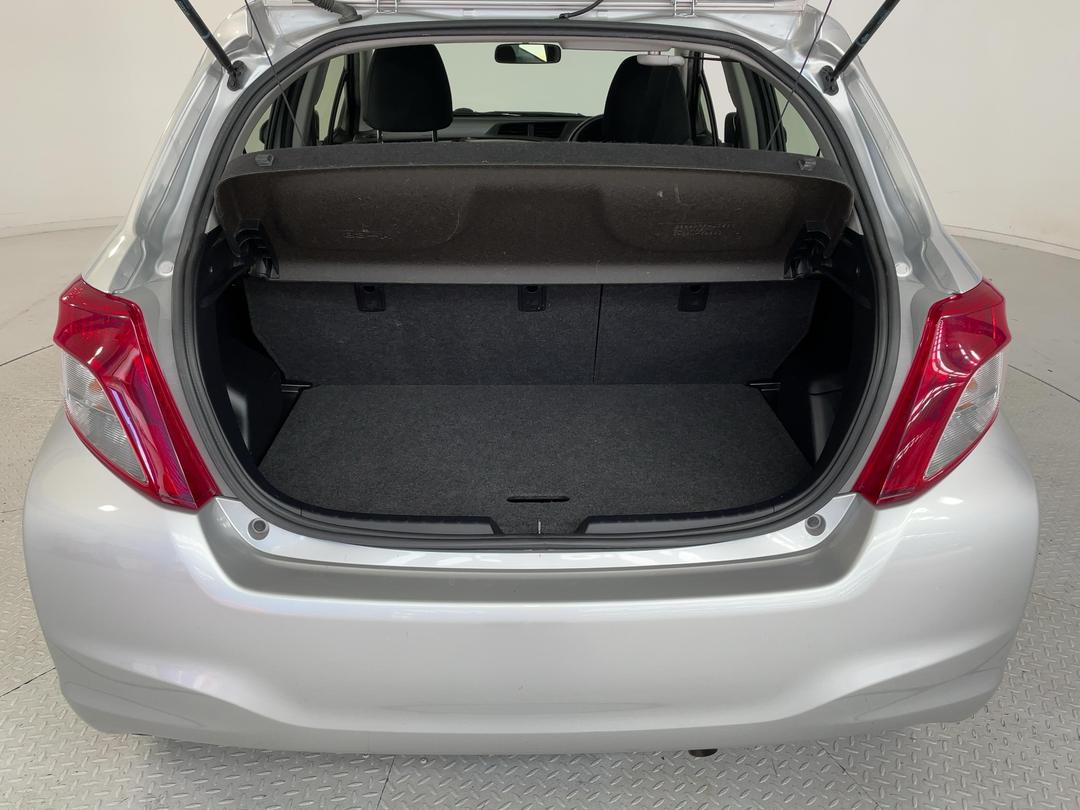 Photo '14' of Toyota Yaris