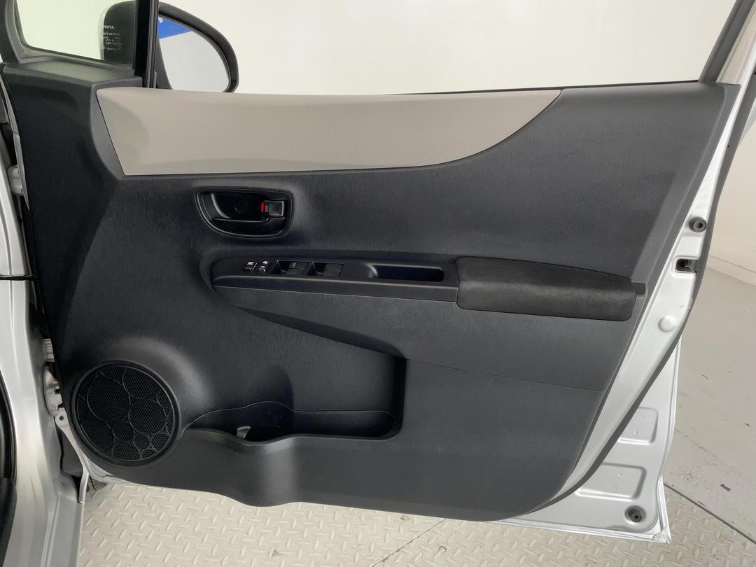 Photo '15' of Toyota Yaris