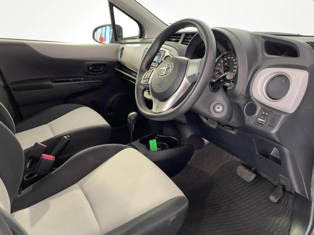 Photo '16' of Toyota Yaris