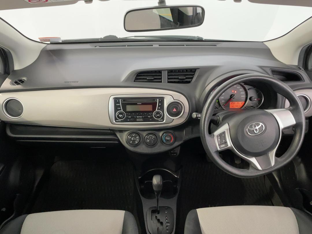 Photo '17' of Toyota Yaris