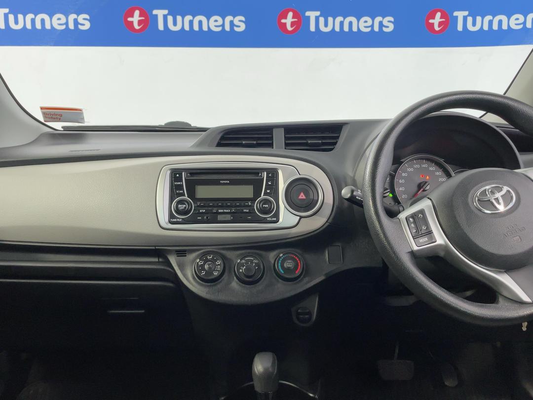 Photo '18' of Toyota Yaris