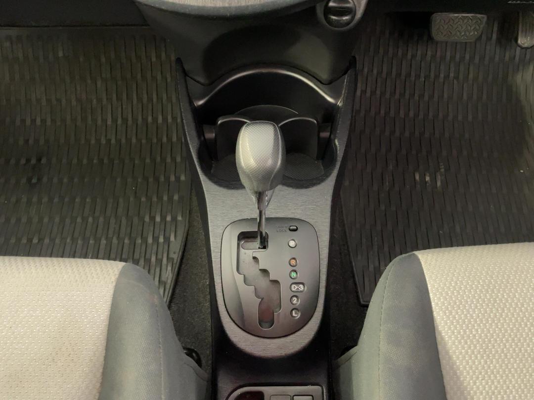 Photo '23' of Toyota Yaris