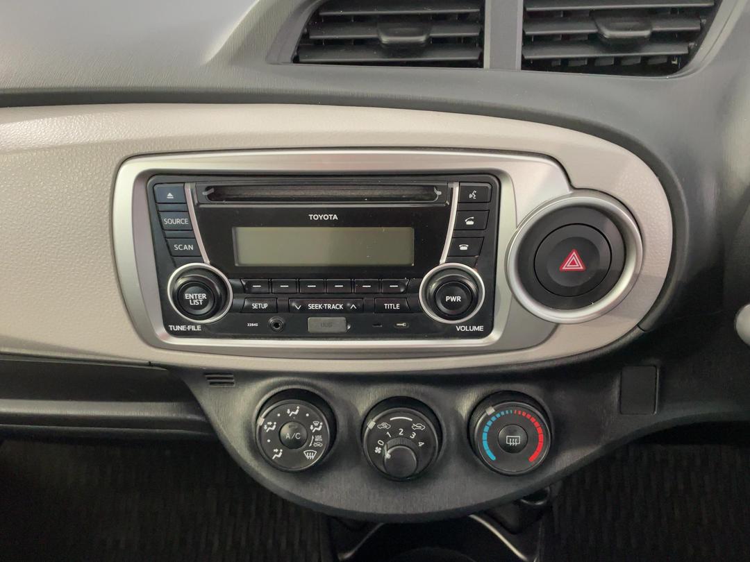 Photo '24' of Toyota Yaris