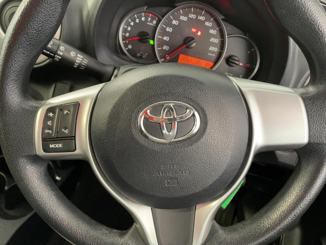Photo '25' of Toyota Yaris