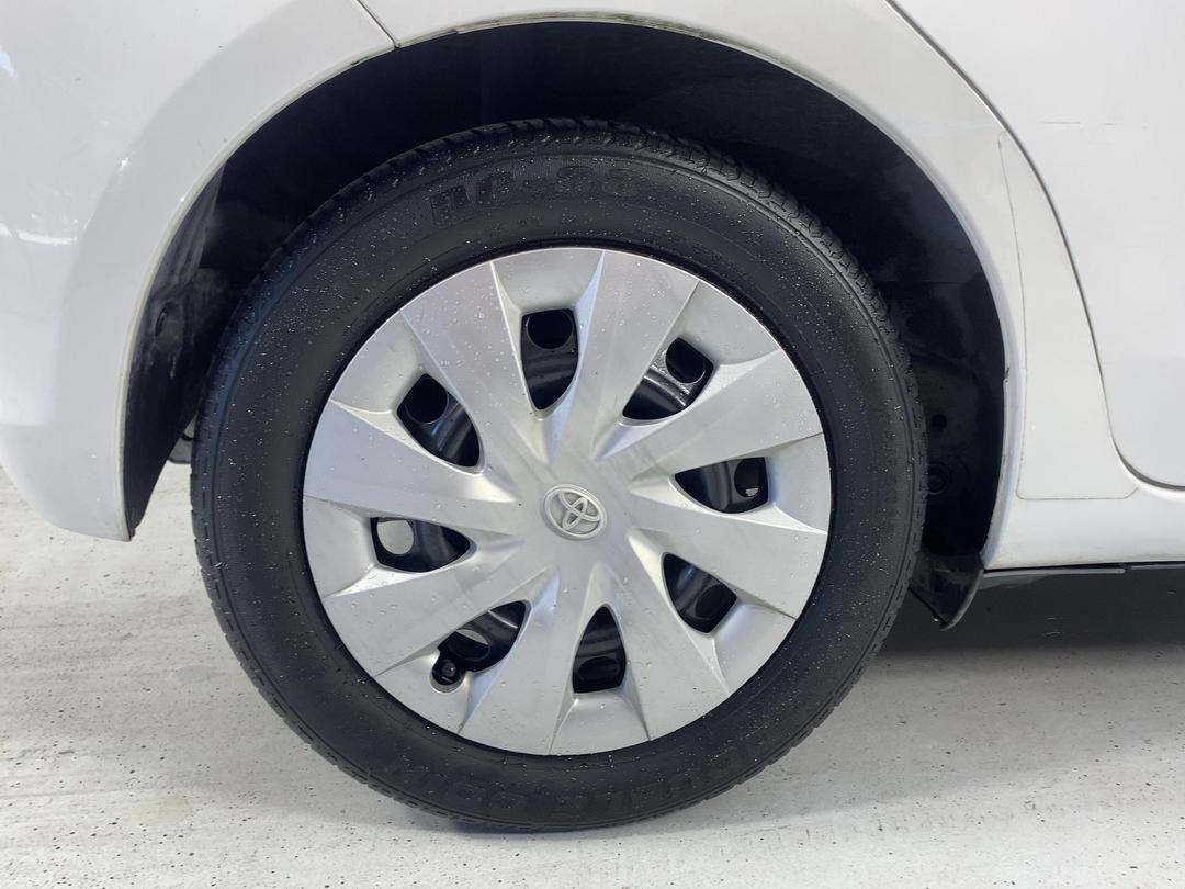 Photo '12' of Toyota Yaris