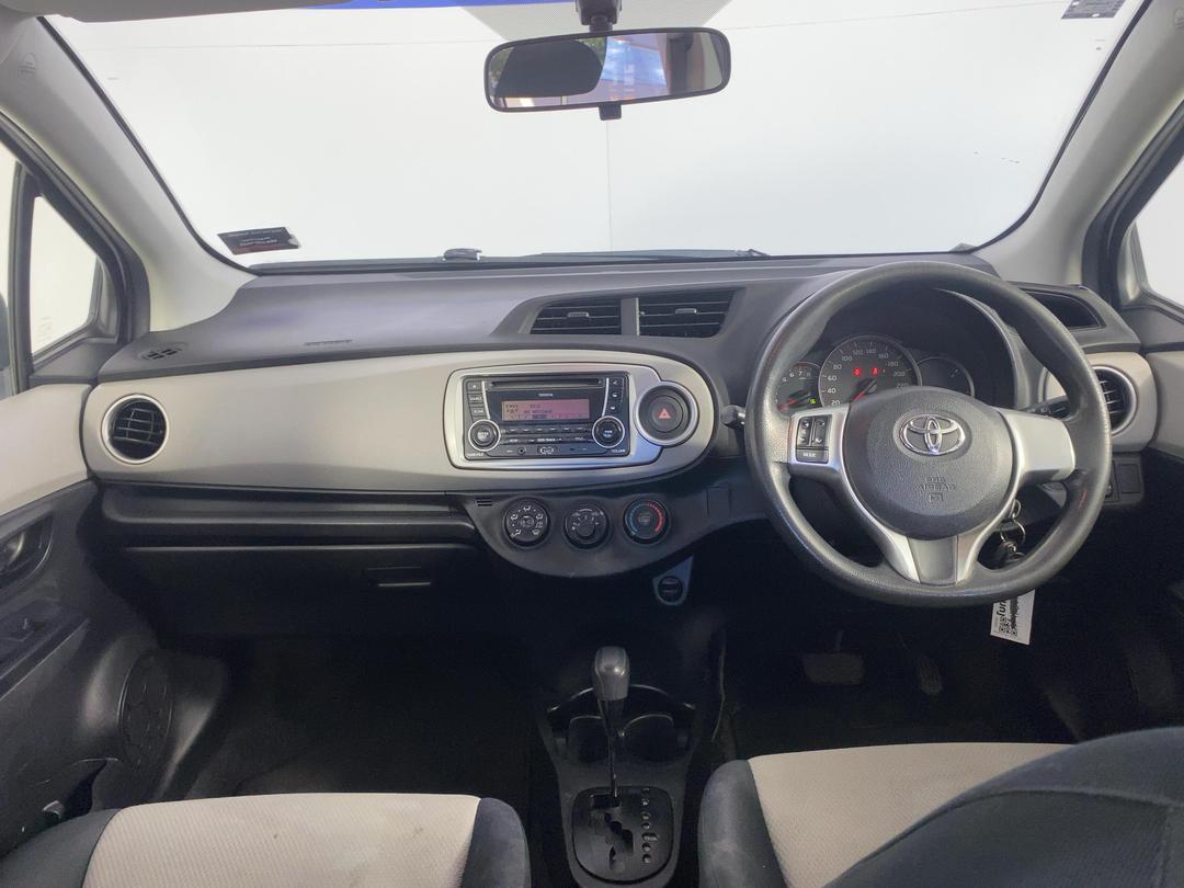 Photo '17' of Toyota Yaris