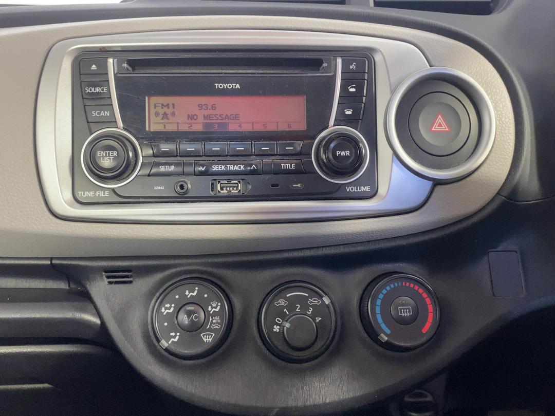 Photo '18' of Toyota Yaris