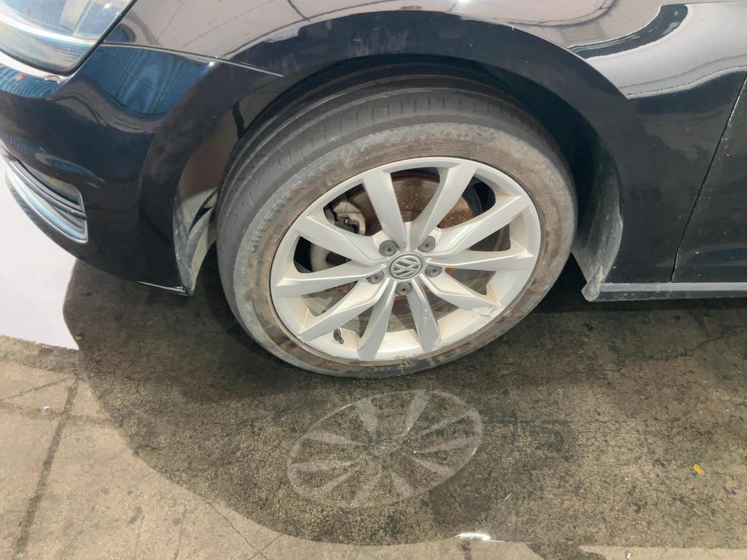 Photo '8' of Volkswagen Golf