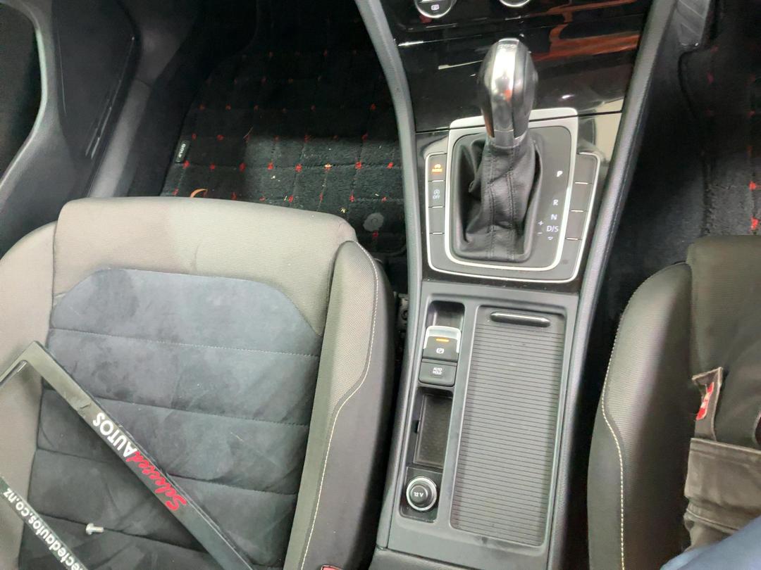 Photo '24' of Volkswagen Golf