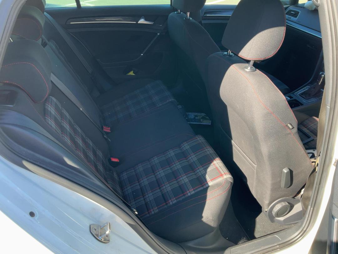 Photo '17' of Volkswagen Golf GTI 162KW