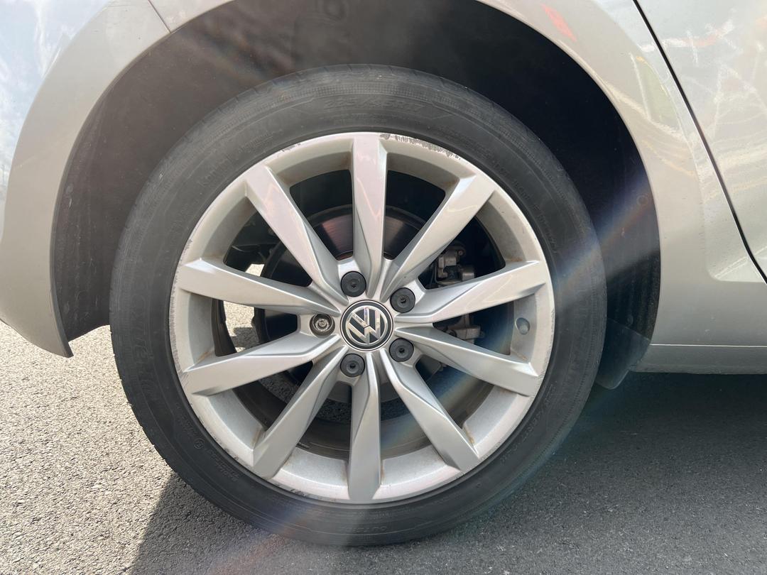 Photo '10' of Volkswagen Golf